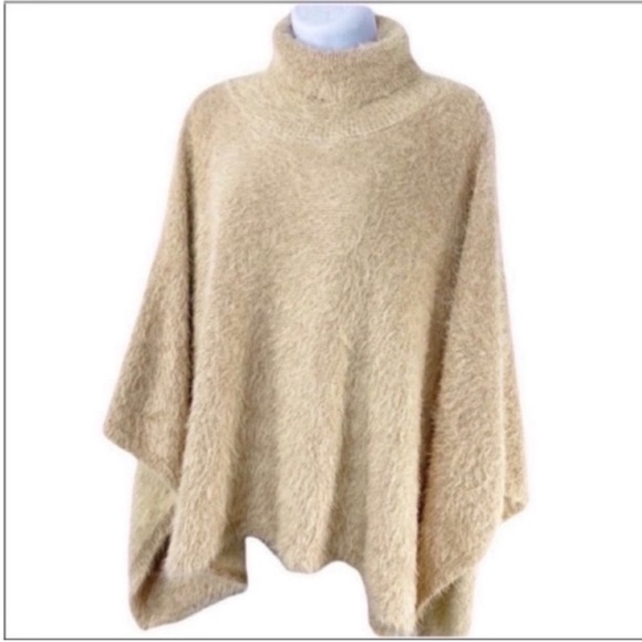 AKEMI + KIN Lara Eyelash Golden Metallic sweater Poncho One Size - Picture 3 of 9
